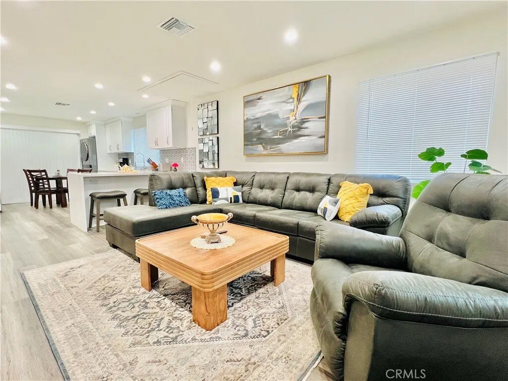 Los Angeles, California, United States 3 - 17855384