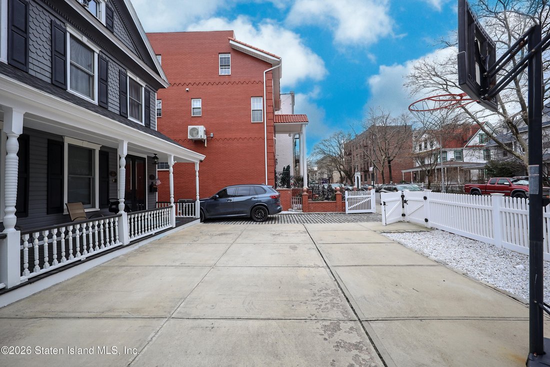 House in New York, New York, United States 3 - 17854603