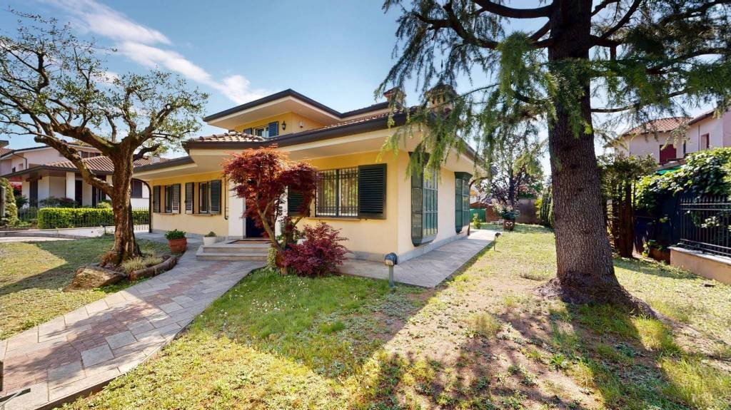 Villa in Center, Gallarate, Lombardy 1 - 17851688
