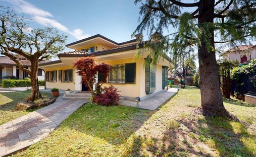 Villa in Center, Gallarate, Lombardy 1