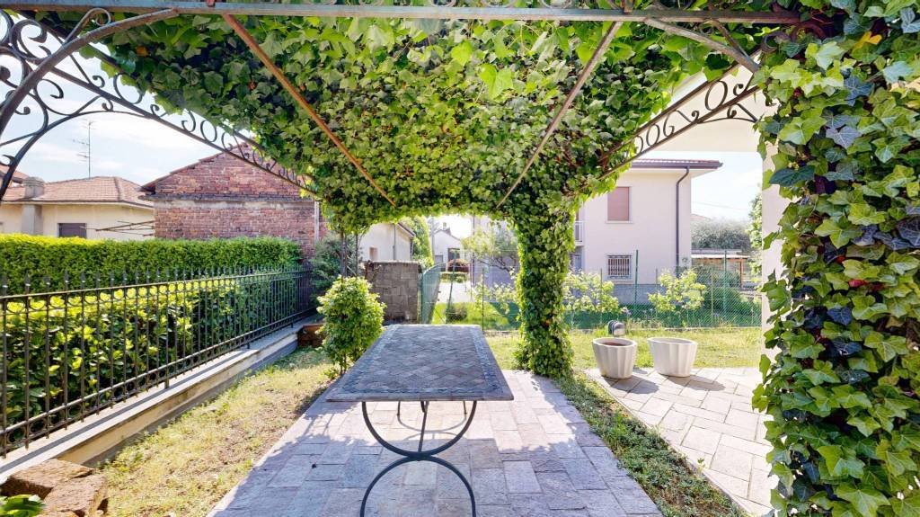 Villa in Center, Gallarate, Lombardy 3 - 17851688