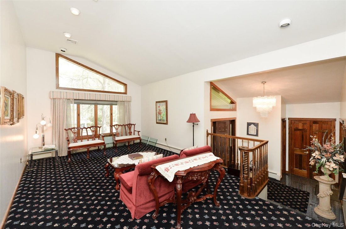 House in Airmont, New York, United States 5 - 17854937