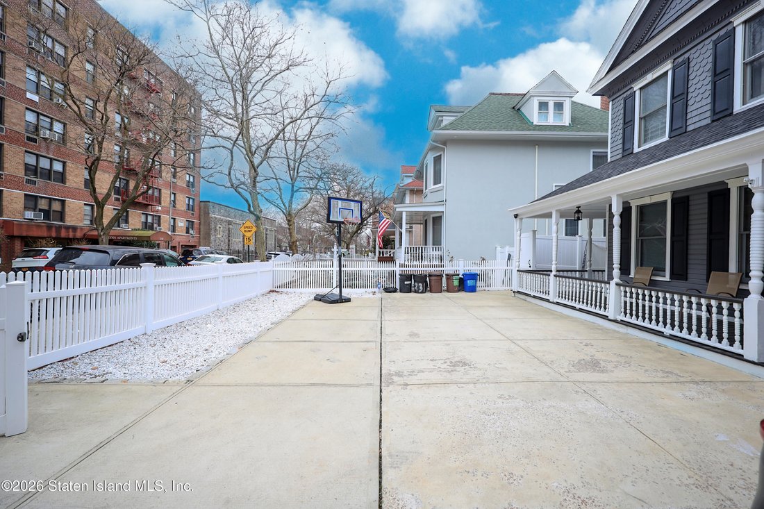 House in New York, New York, United States 4 - 17854603