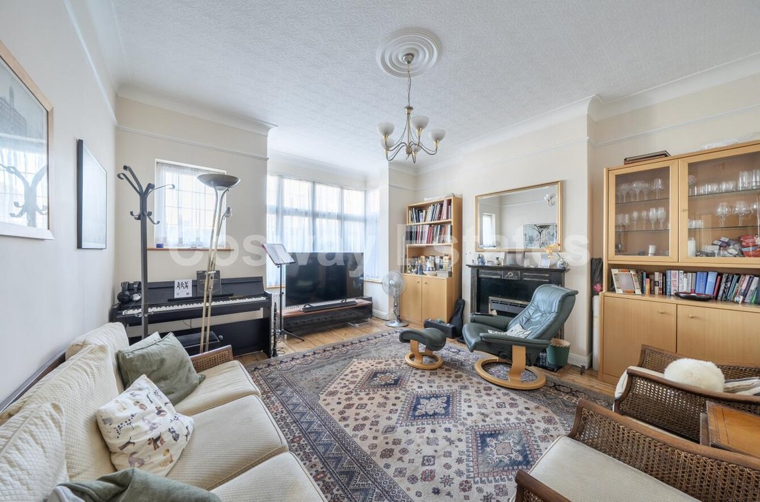 House in Mill Hill, Barnet, England 3 - 17854422