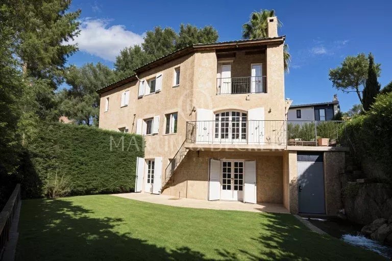House in Antibes, Provence-Alpes-Côte d'Azur, France 3 - 17852981