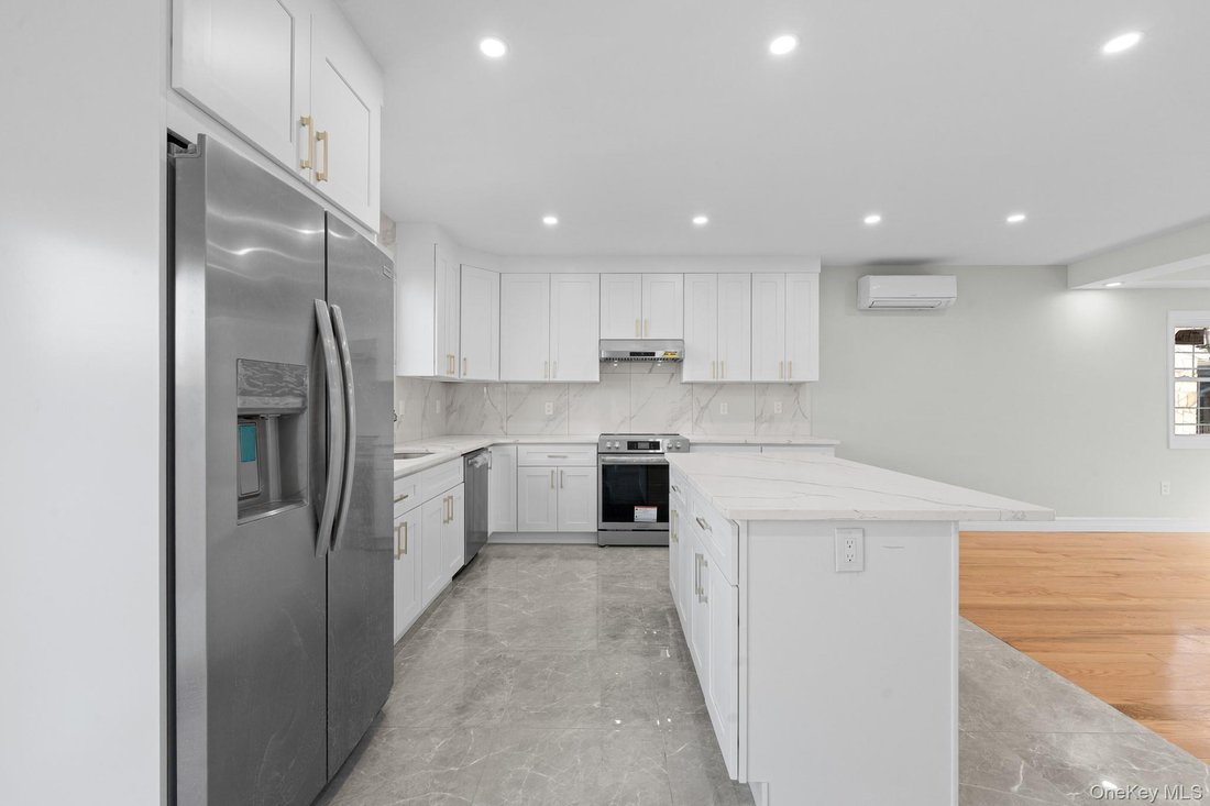 House in New York, New York, United States 4 - 17854936