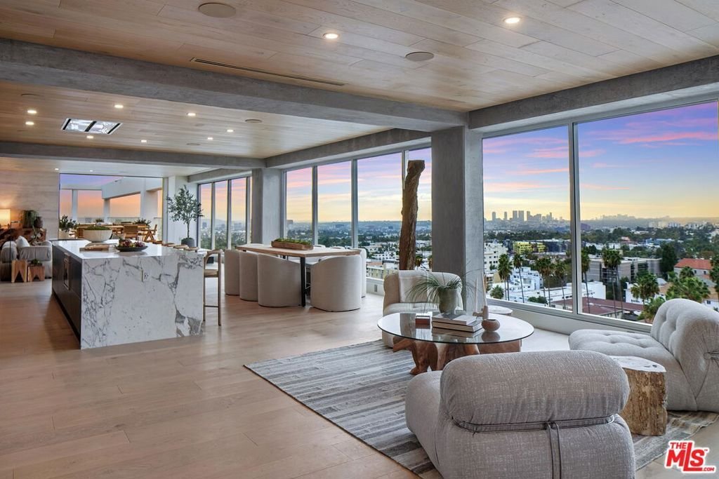 Condo in Los Angeles, California, United States 3 - 17854821