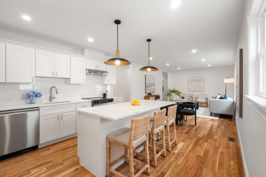 Condo in Medford, Massachusetts, United States 3 - 17857305