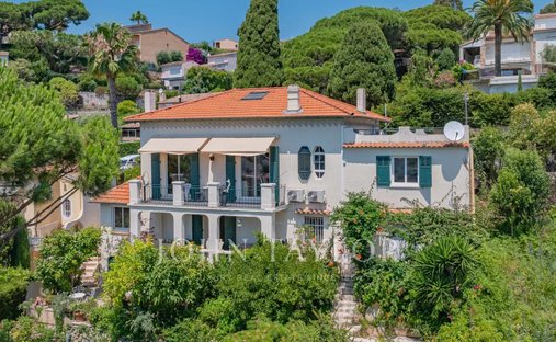 House in Font de Veyre, Cannes, France 1