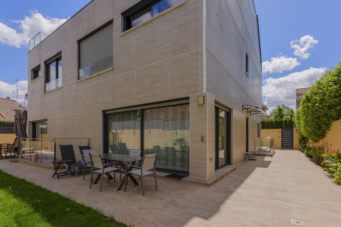Villa in Pozuelo de Alarcon, Comunidad de Madrid, Spain 1 - 17852939