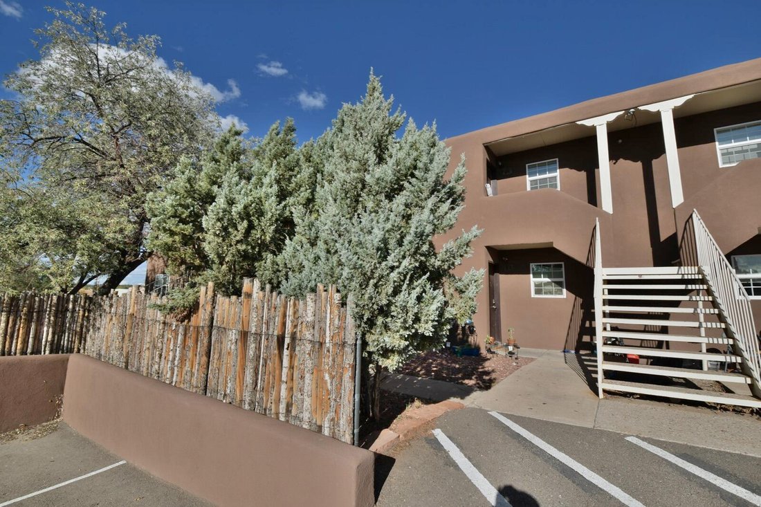 Santa Fe, New Mexico, United States 1 - 17851831
