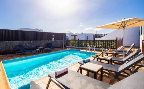 Villa in Playa Blanca, Yaiza, Spain 1