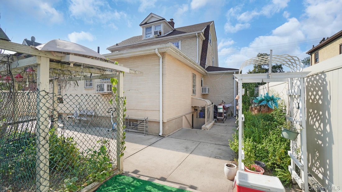House in New York, New York, United States 4 - 17854945