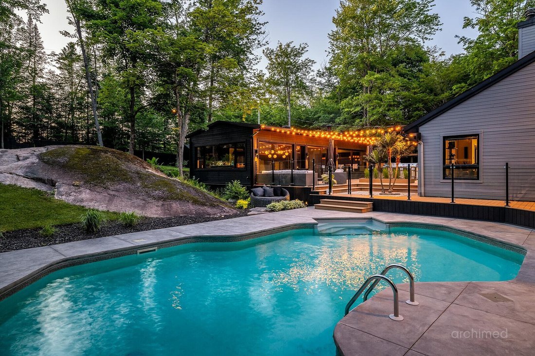 House in Saint-Sauveur, Quebec, Canada 2 - 17856026
