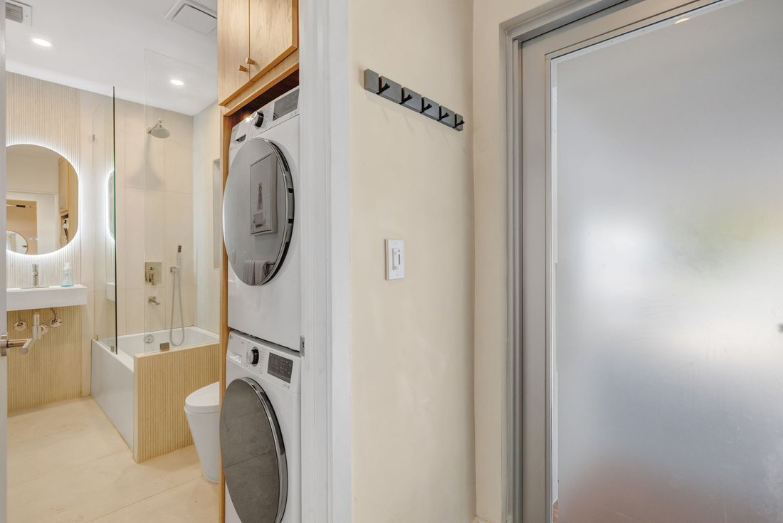 House in Miami, Florida, United States 3 - 17851358