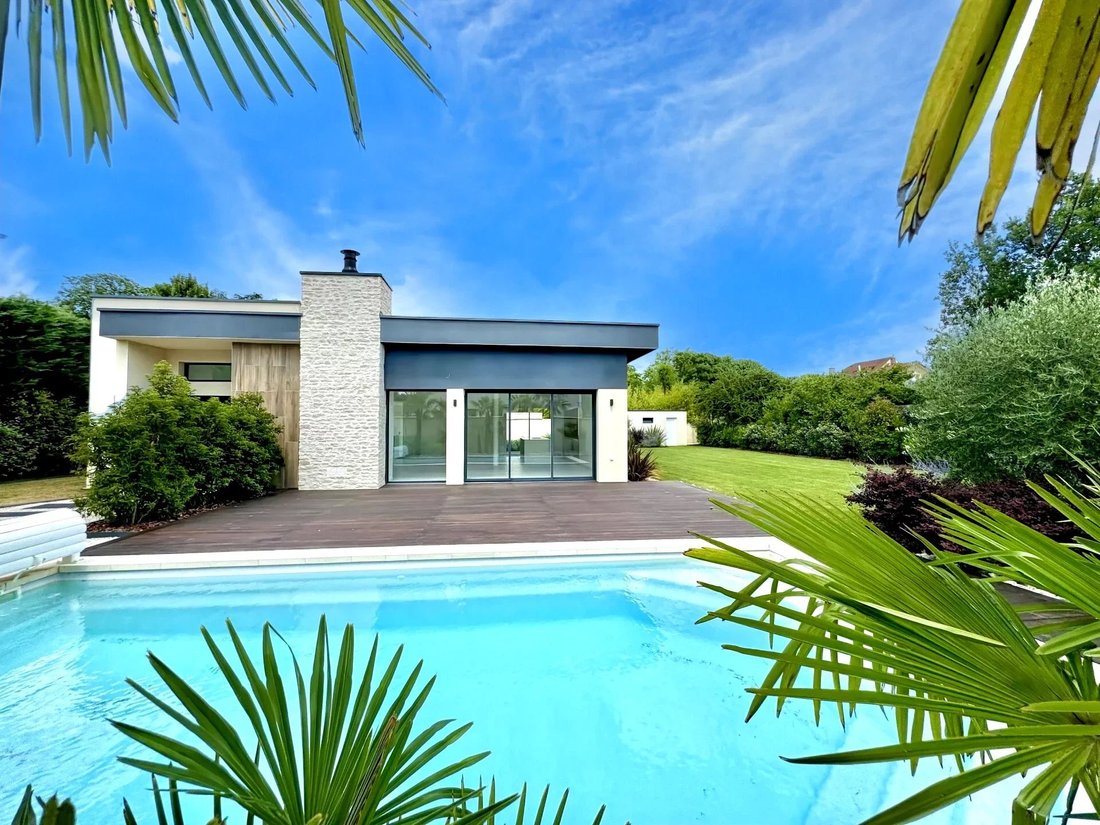 Estate in Le Vésinet, Ile-de-France, France 3 - 17853004