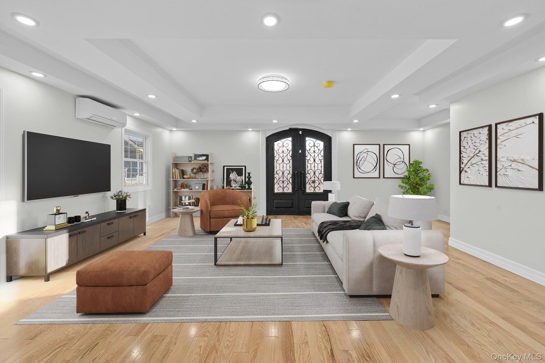 House in New York, New York, United States 1 - 17854936
