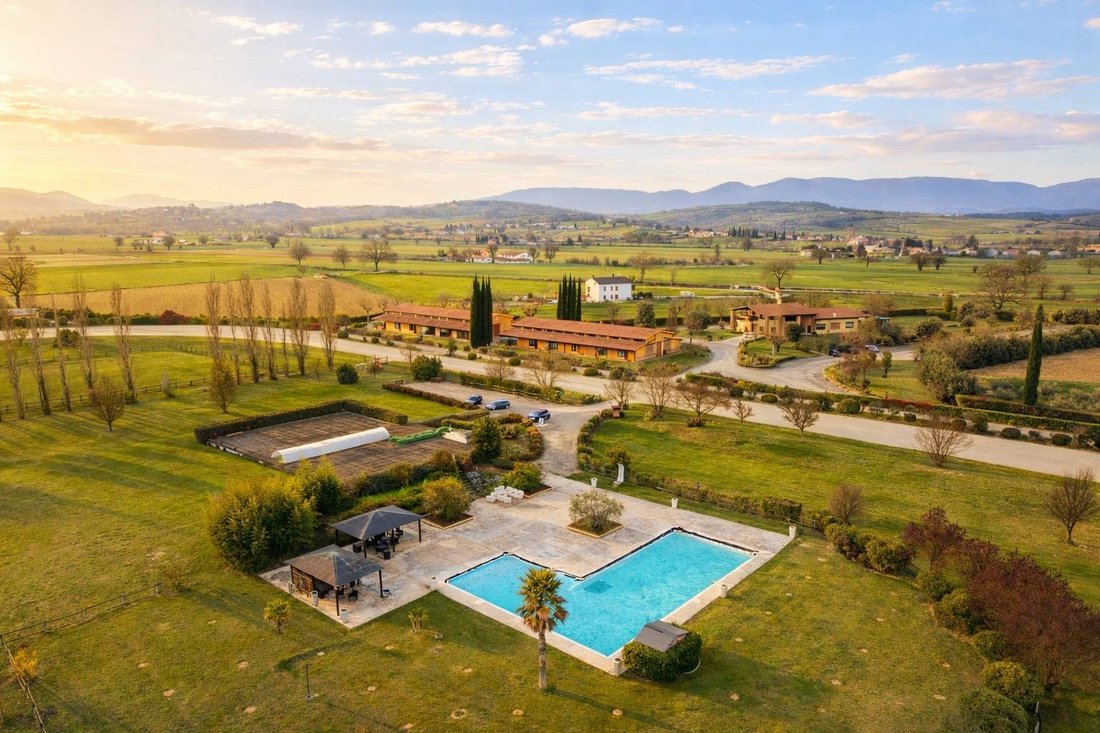 Country House in Spoleto, Umbria, Italy 1 - 17857089