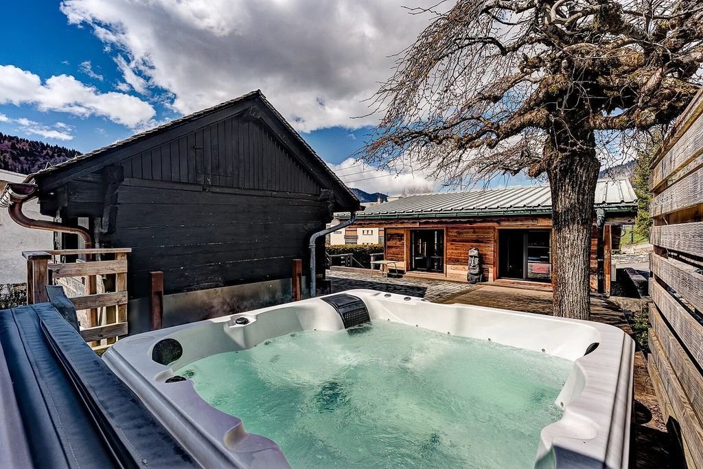 Chalet in Morzine, Auvergne-Rhône-Alpes, France 2 - 17856526