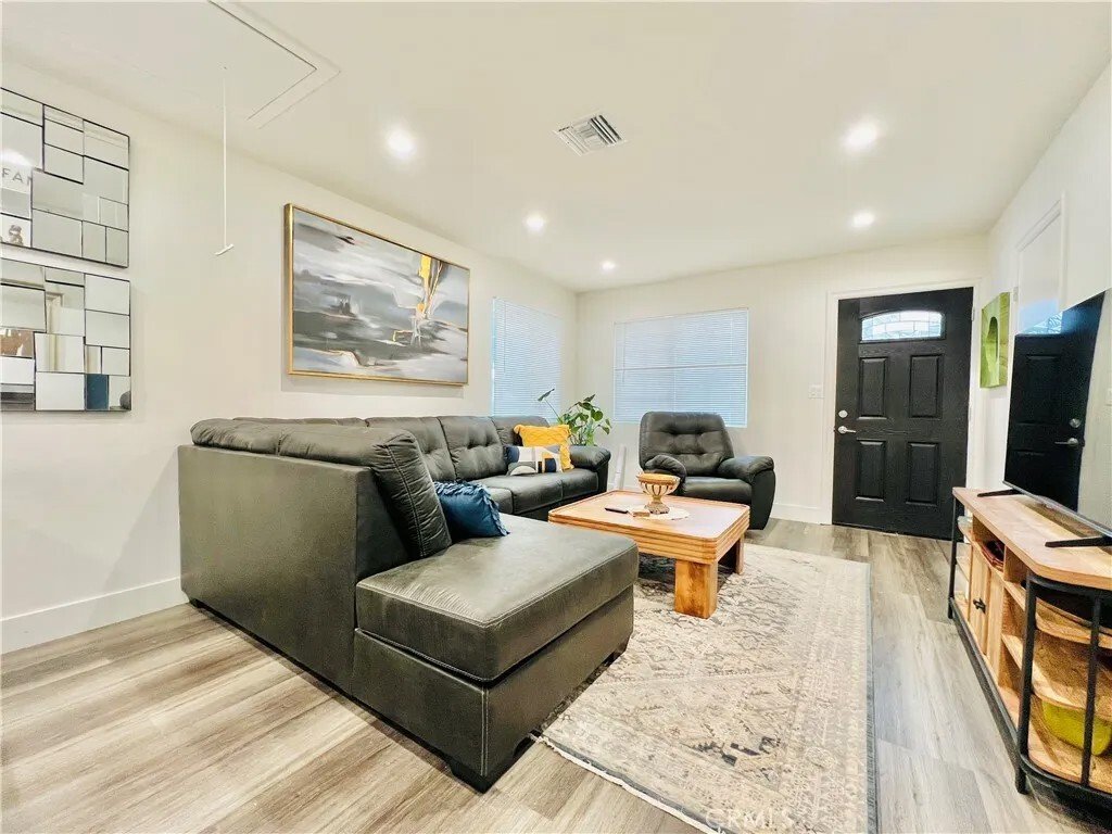 Los Angeles, California, United States 4 - 17855384