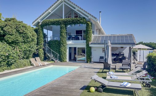 Villa in Tresserve, Auvergne-Rhône-Alpes, France 1