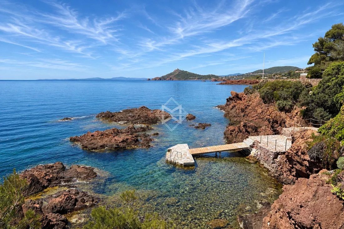 Villa in Le Dramont-Agay-Anthéor-Le Trayas, Saint-Raphaël, France 1 - 15787614