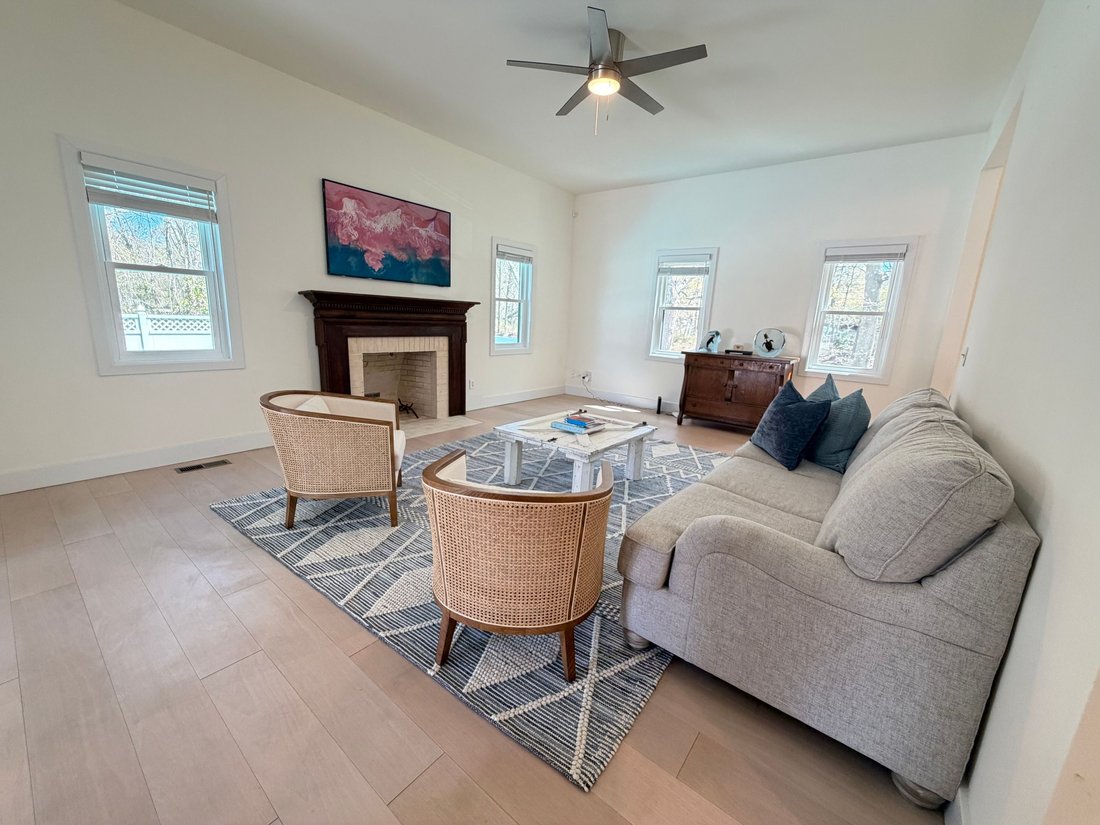Hampton Bays, New York, United States 2 - 17735522