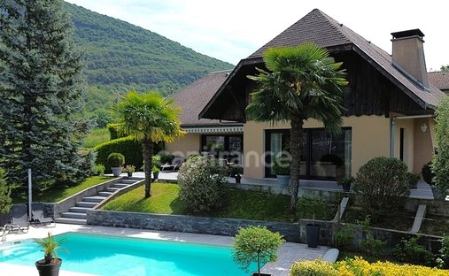 House in Brison-Saint-Innocent, Auvergne-Rhône-Alpes, France 1