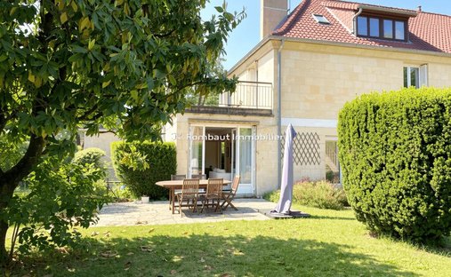 House in Bourg-La Feuillaume Nord, La Celle-Saint-Cloud, France 1