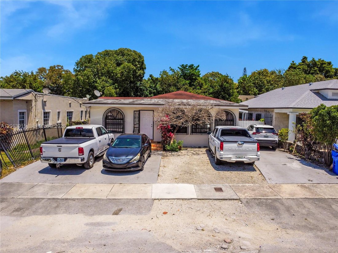 House in Miami, Florida, United States 1 - 17855186