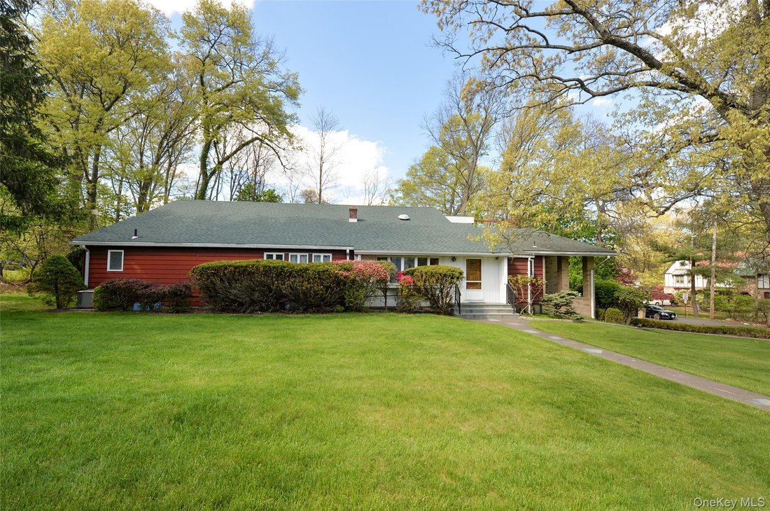 House in Airmont, New York, United States 1 - 17854937