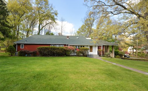 House in Airmont, New York, United States 1