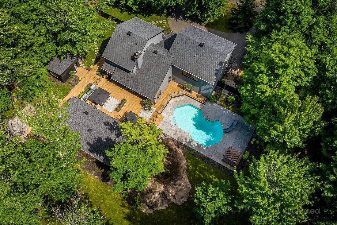 House in Saint-Sauveur, Quebec, Canada 4 - 17856026