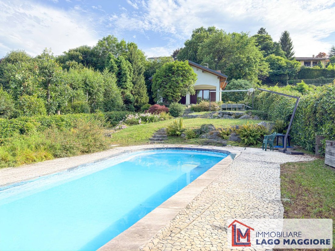 Villa in Ranco, Lombardy, Lombardy, Italy 1 - 17857101