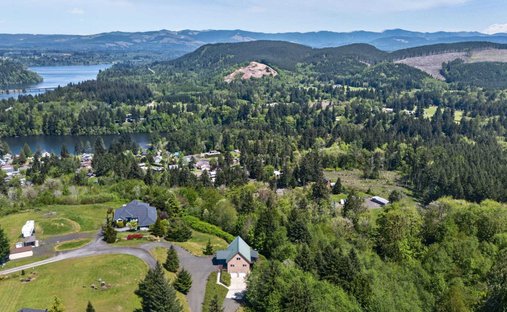 House in Mossyrock, Washington, United States 1