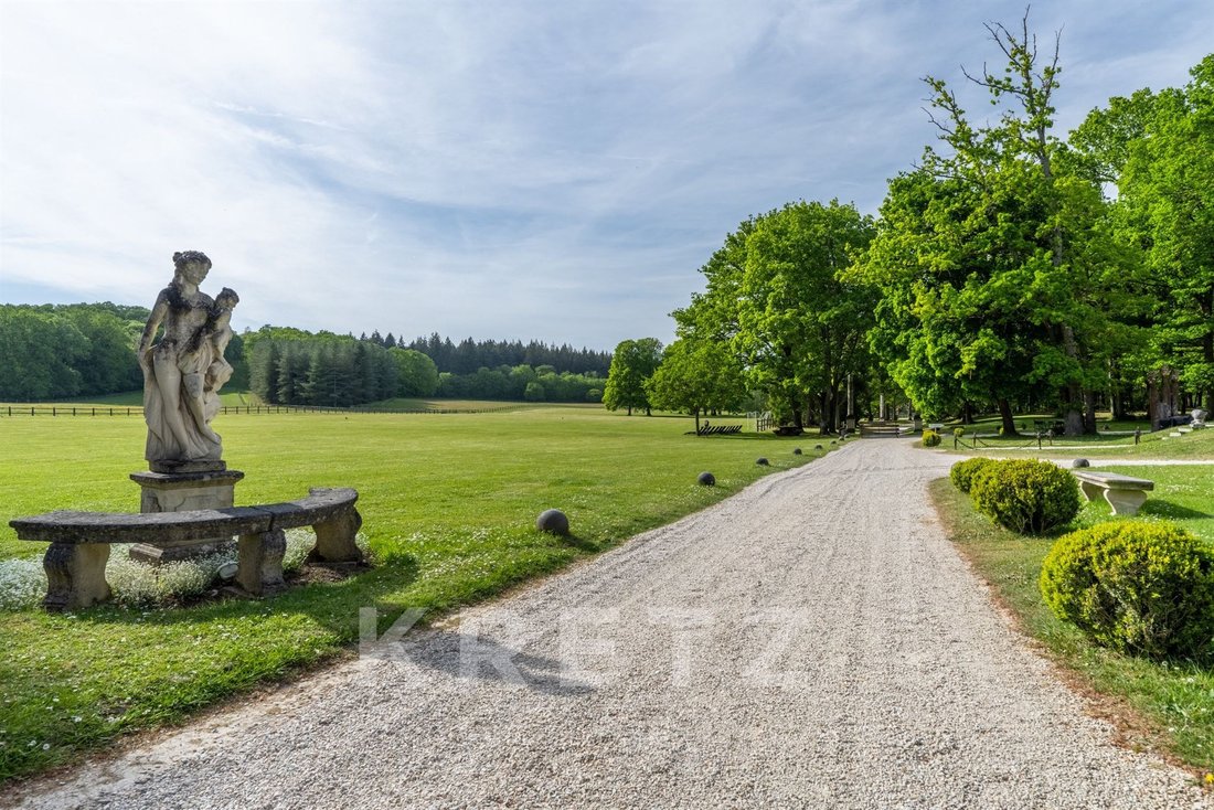 Estate in Hermeray, Ile-de-France, France 2 - 17853244