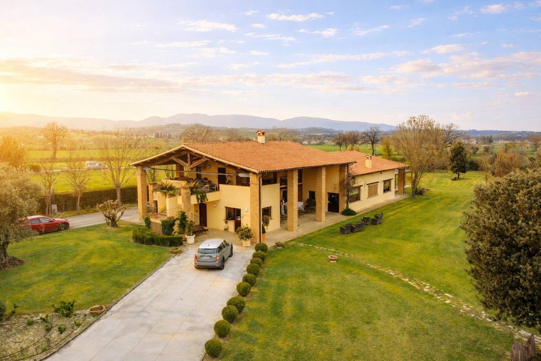 Country House in Spoleto, Umbria, Italy 3 - 17857089