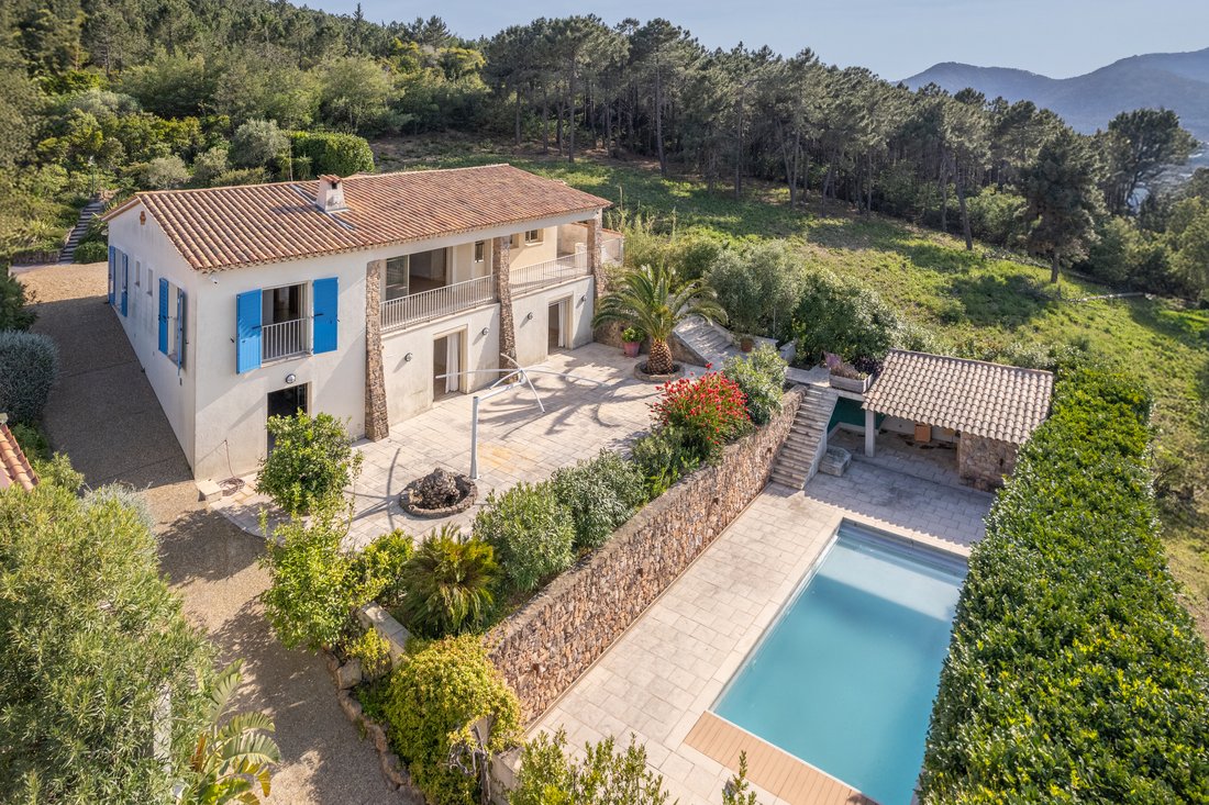 House in Théoule-sur-Mer, Provence-Alpes-Côte d'Azur, France 2 - 17853079