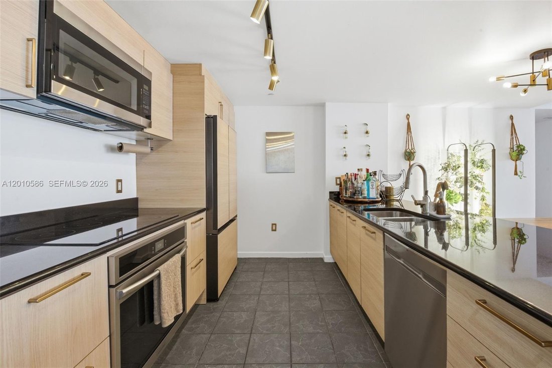 Condo in Miami, Florida, United States 3 - 17852732