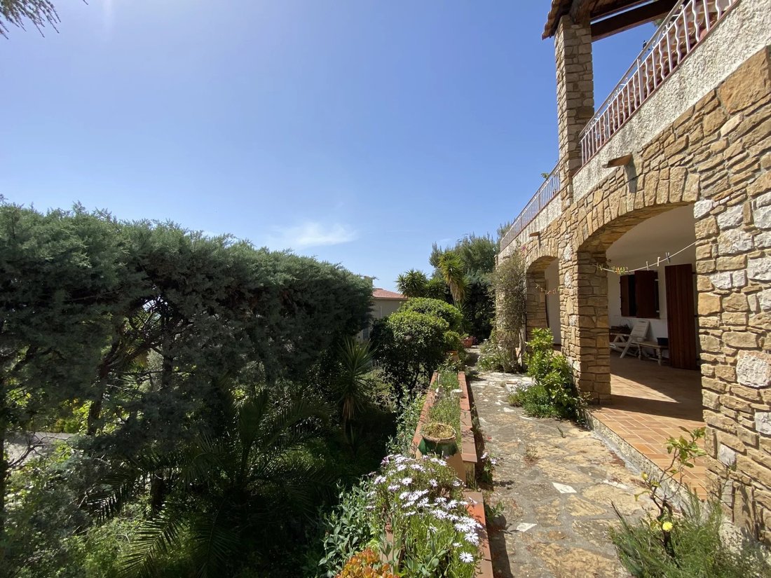 House in Bandol, Provence-Alpes-Côte d'Azur, France 4 - 17853136