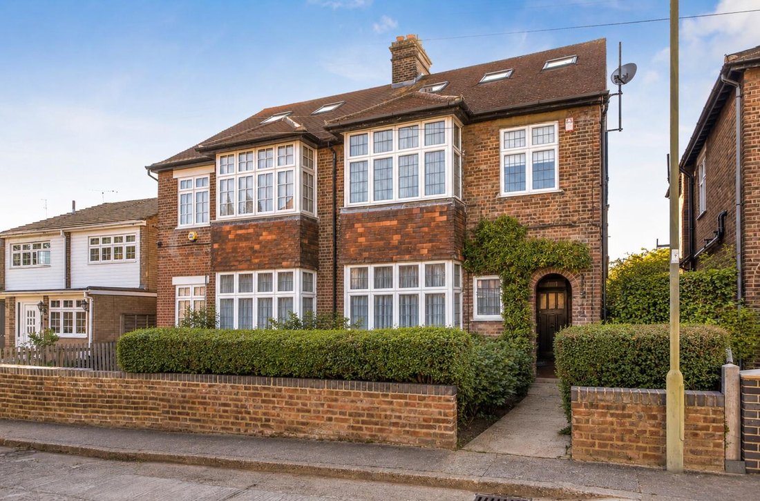 House in Mill Hill, Barnet, England 1 - 17854422