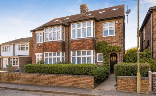 House in Mill Hill, Barnet, England 1