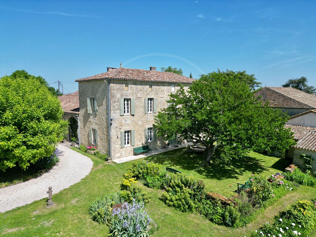 Villa in Sauveterre-de-Guyenne, Nouvelle-Aquitaine, France 1 - 17856209