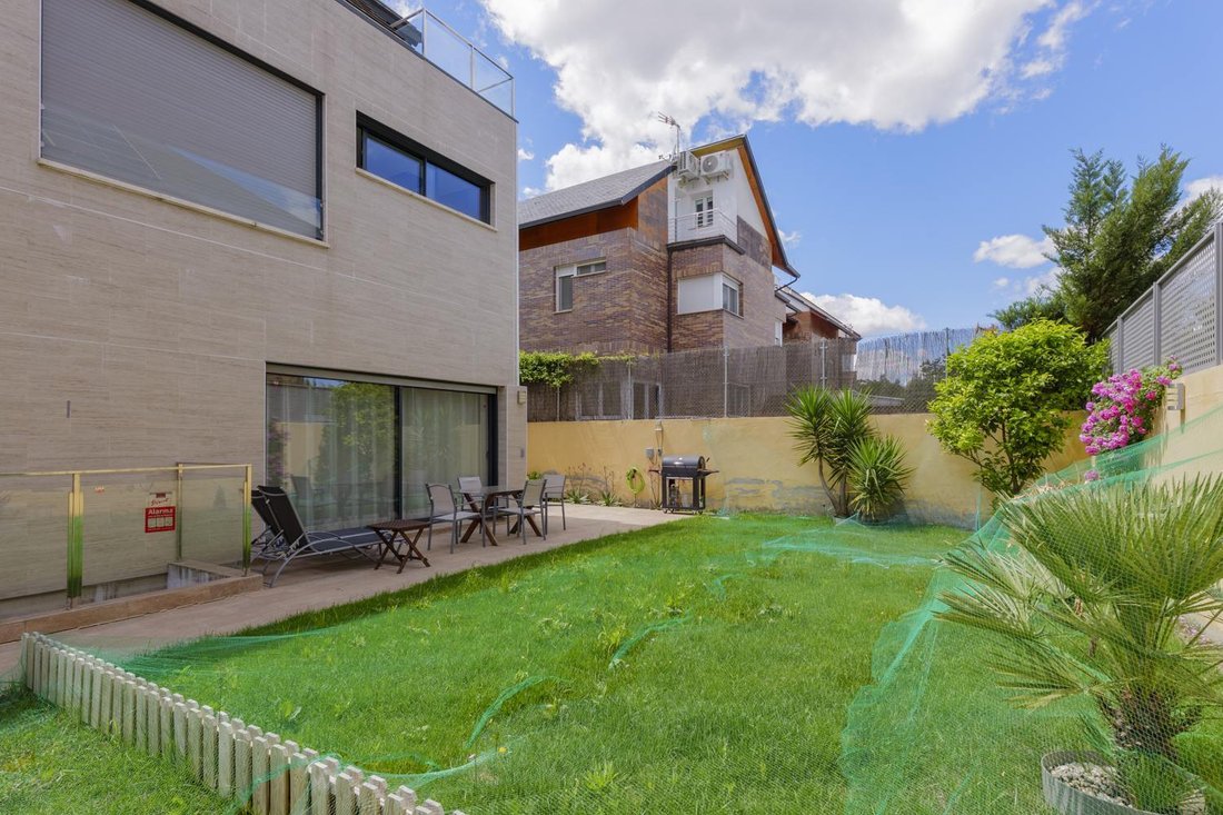 Villa in Pozuelo de Alarcon, Comunidad de Madrid, Spain 3 - 17852939