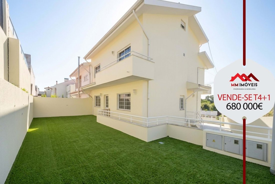 Villa in Mafamude e Vilar do Paraiso, Porto District, Portugal 1 - 17850991