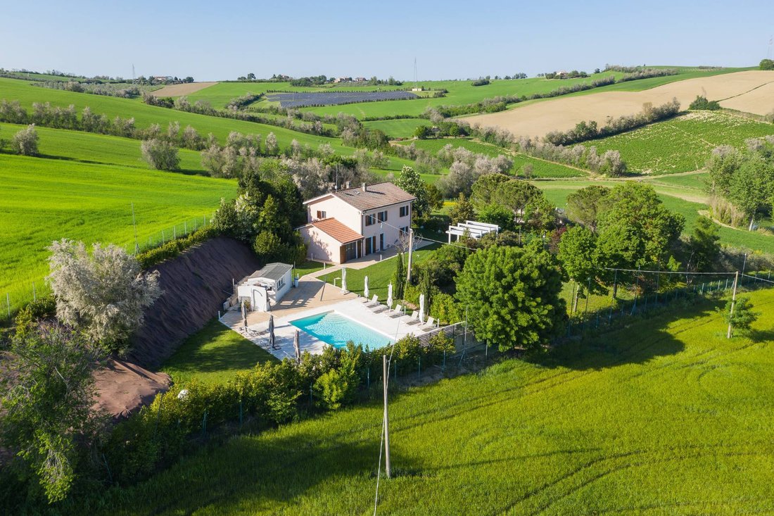 Villa in Cartoceto, Marche, Italy 1 - 17857082