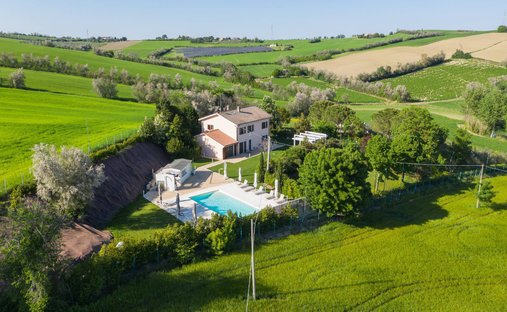 Villa a Cartoceto, Marche, Italia 1