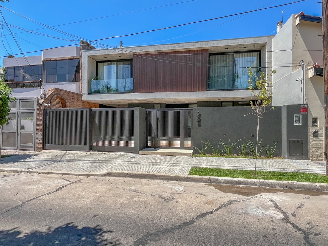 House in Martínez, Buenos Aires Province, Argentina 1 - 17852865