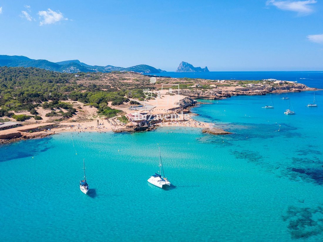 Villa in Sant Jordi de ses Salines, Sant Josep de sa Talaia, Balearic Islands 4 - 17852387