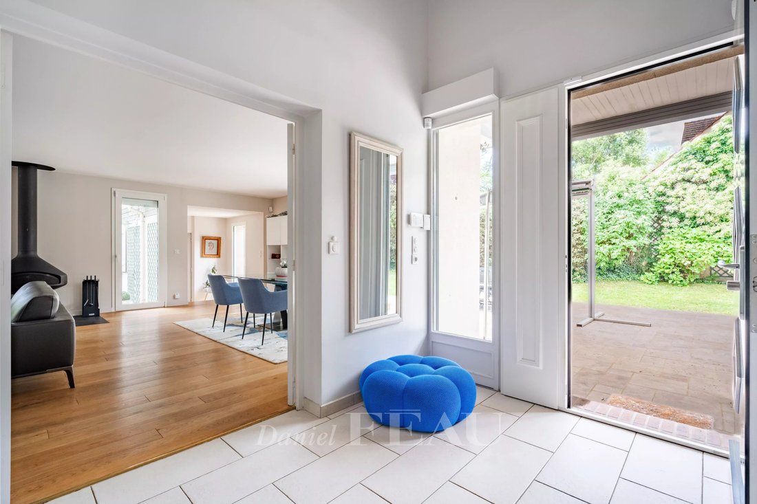 House in Mareil-Marly, Ile-de-France, France 2 - 17856252